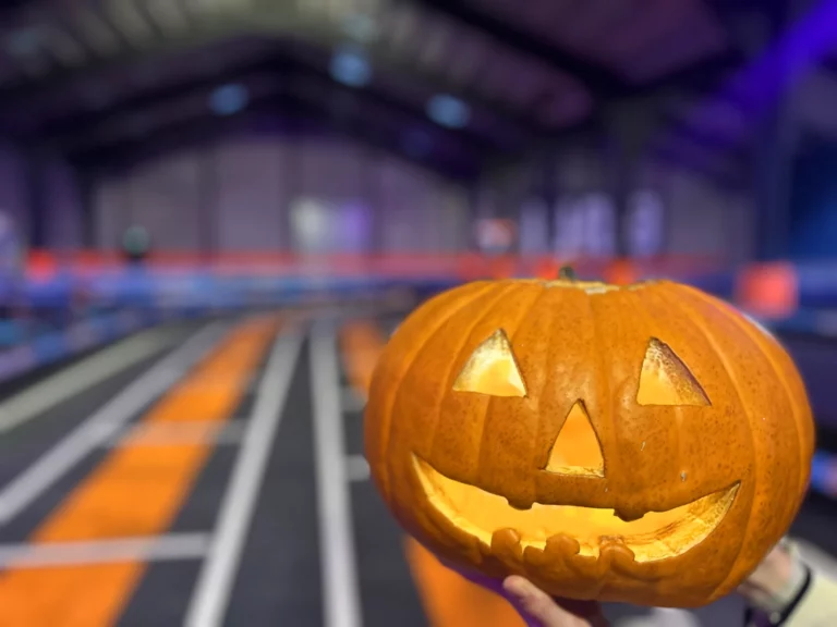 citrouille d'halloween à arras, devant la piste de karting