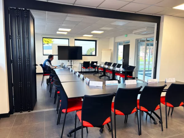 Salle de Réunion en U pour un séminaire au KHUB Arras Karting
